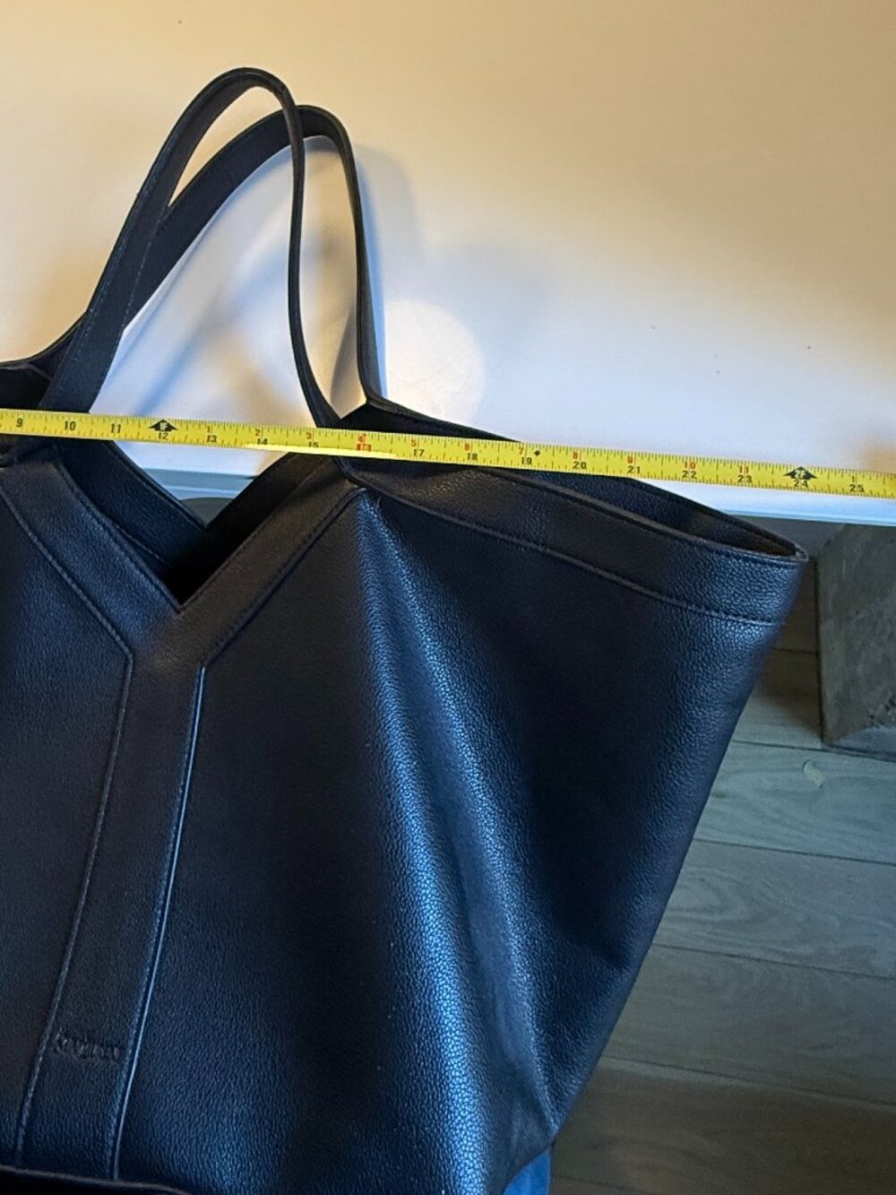 Designer Style tote - Picture 2 of 11